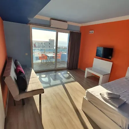 Dolly Aparthotel *